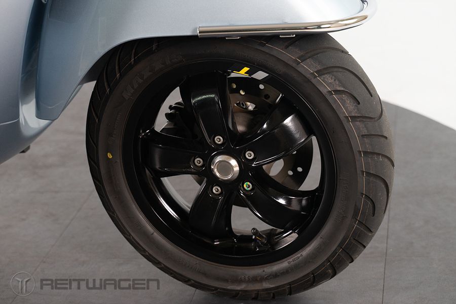 베스파 GTS 300 슈퍼테크 13