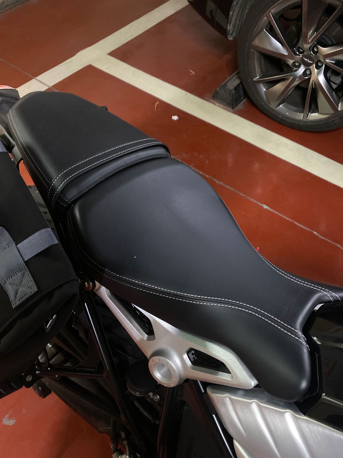 BMW R nine T  8