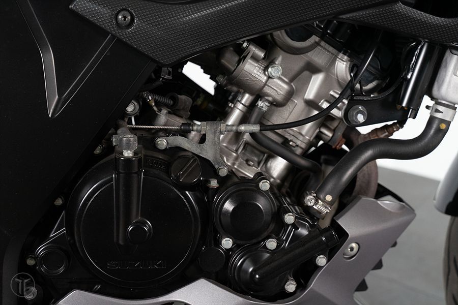 스즈키 GSX S 125 9