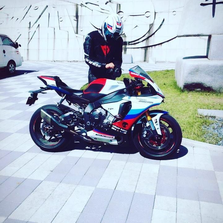 야마하 YZF R1 thumb 2