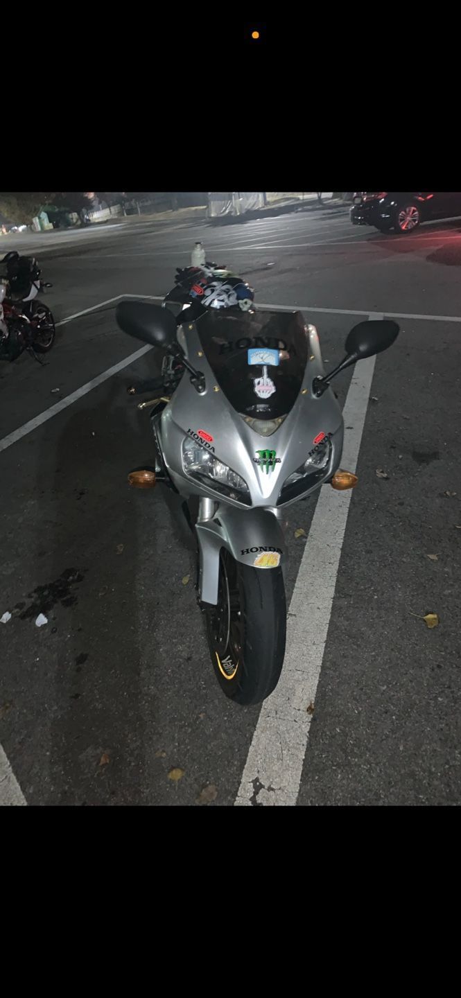 혼다 CBR 1000 RR 8