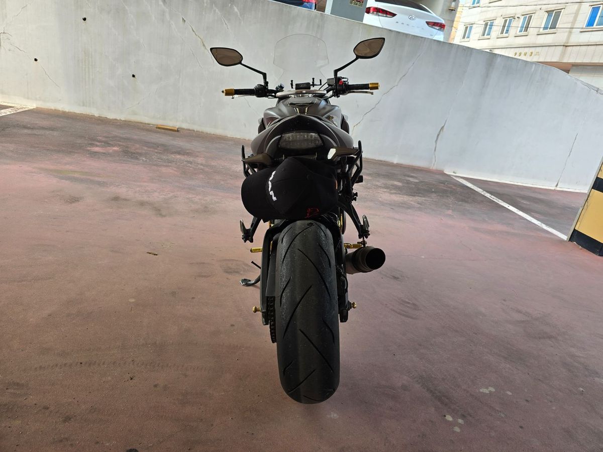 스즈키 GSX S 1000 F 5