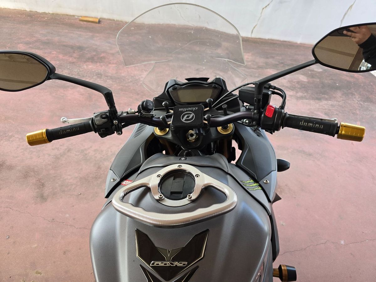 스즈키 GSX S 1000 F 4
