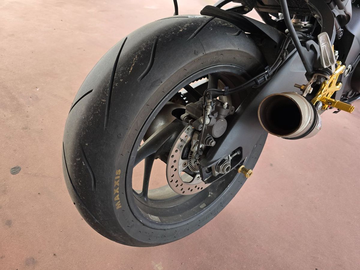 스즈키 GSX S 1000 F 8