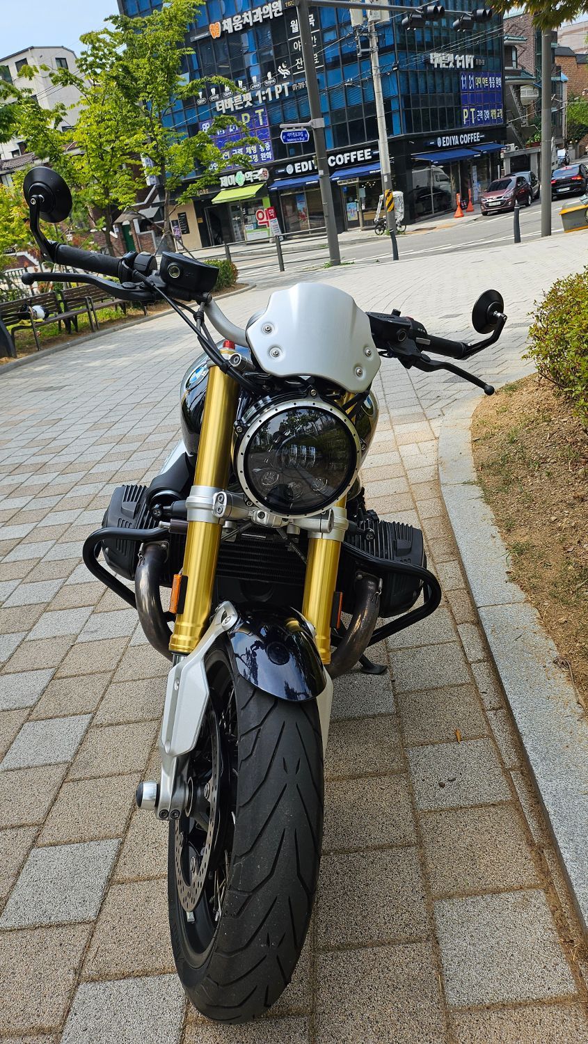 BMW R nine T  7