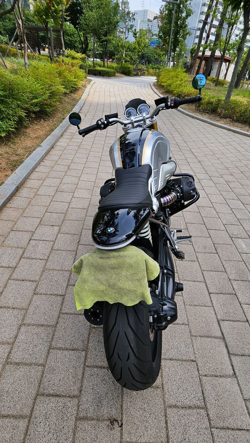 BMW R nine T  main