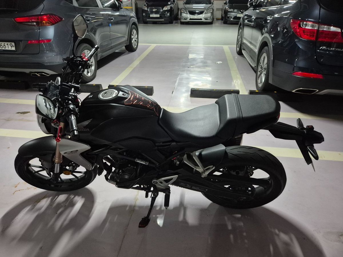 혼다 CB 300 R main