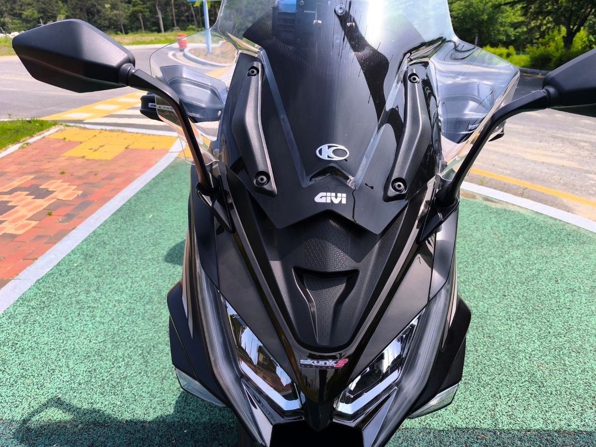 킴코 AK 550 i 7