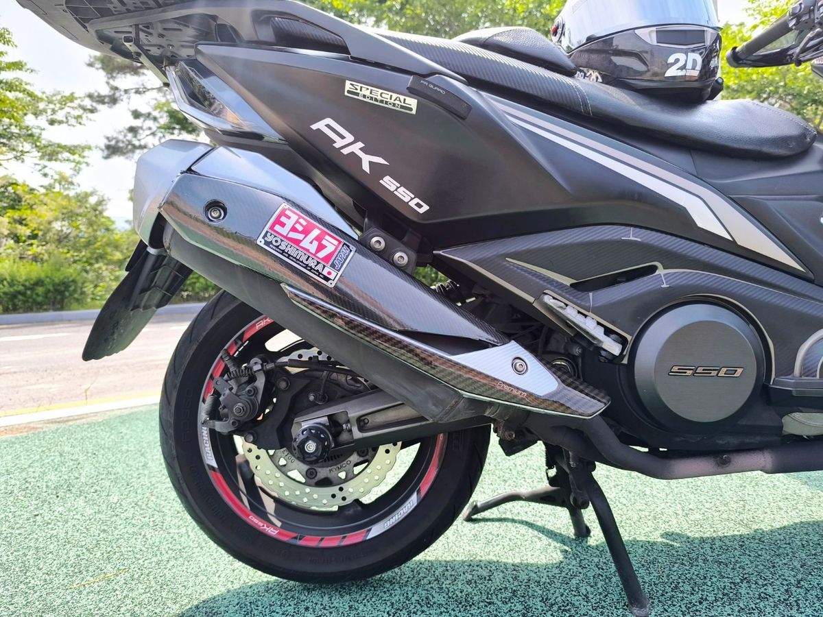 킴코 AK 550 i 4