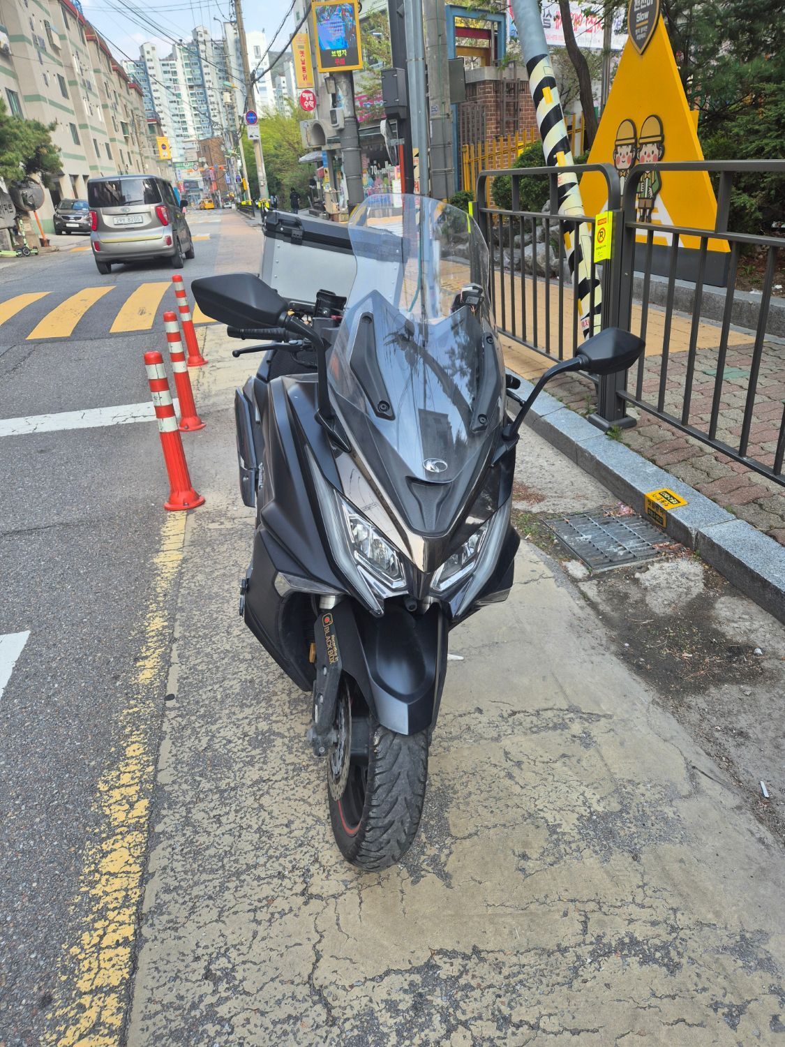 킴코 AK 550 i thumb 2