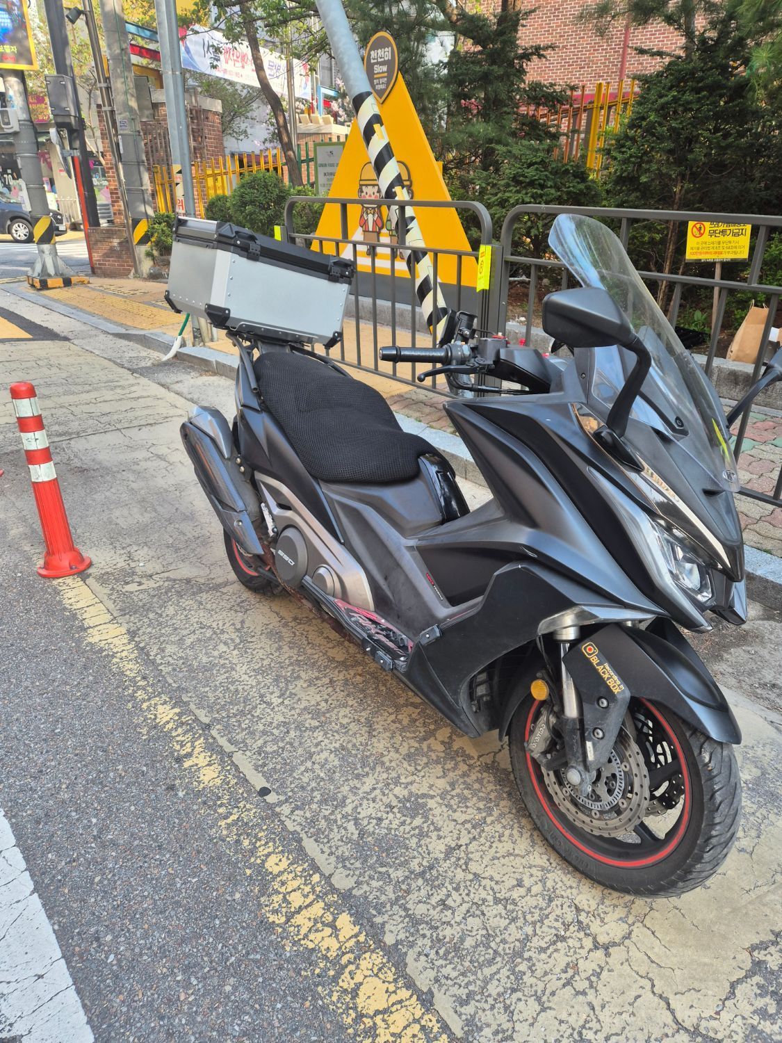 킴코 AK 550 i main