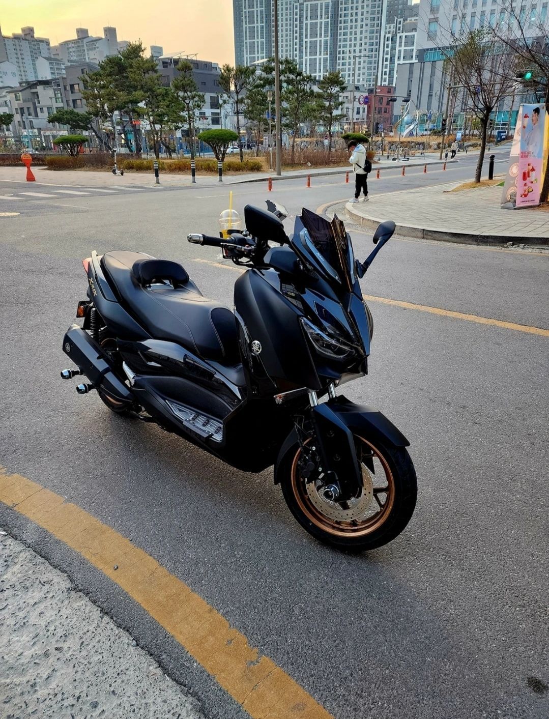 야마하 XMAX 300 ABS main