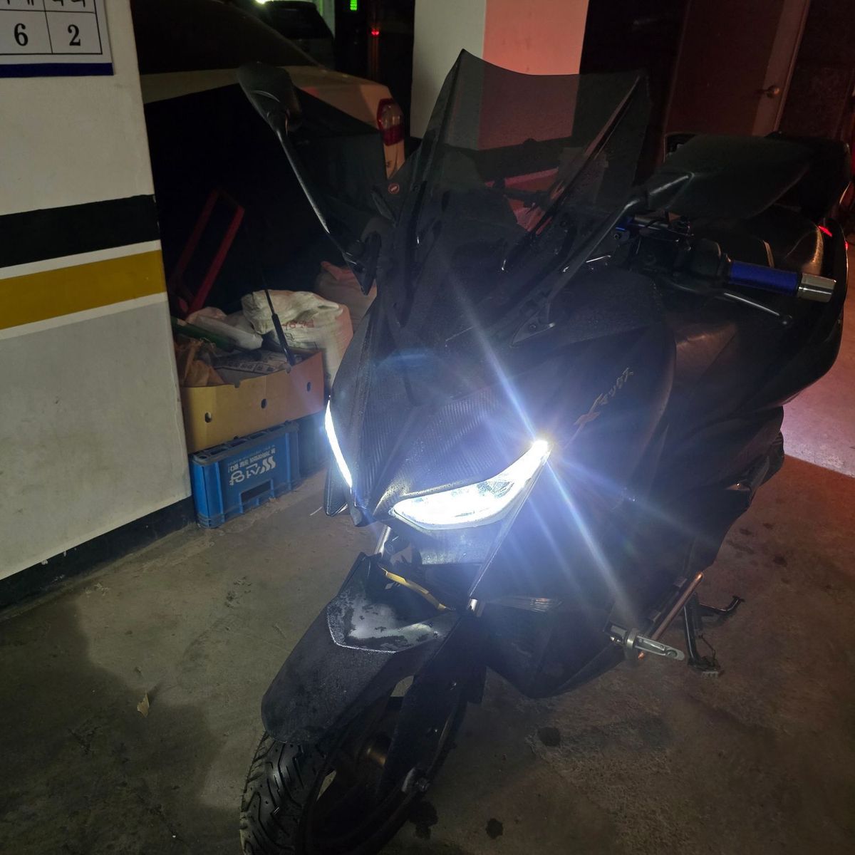 야마하 XMAX 300 ABS main