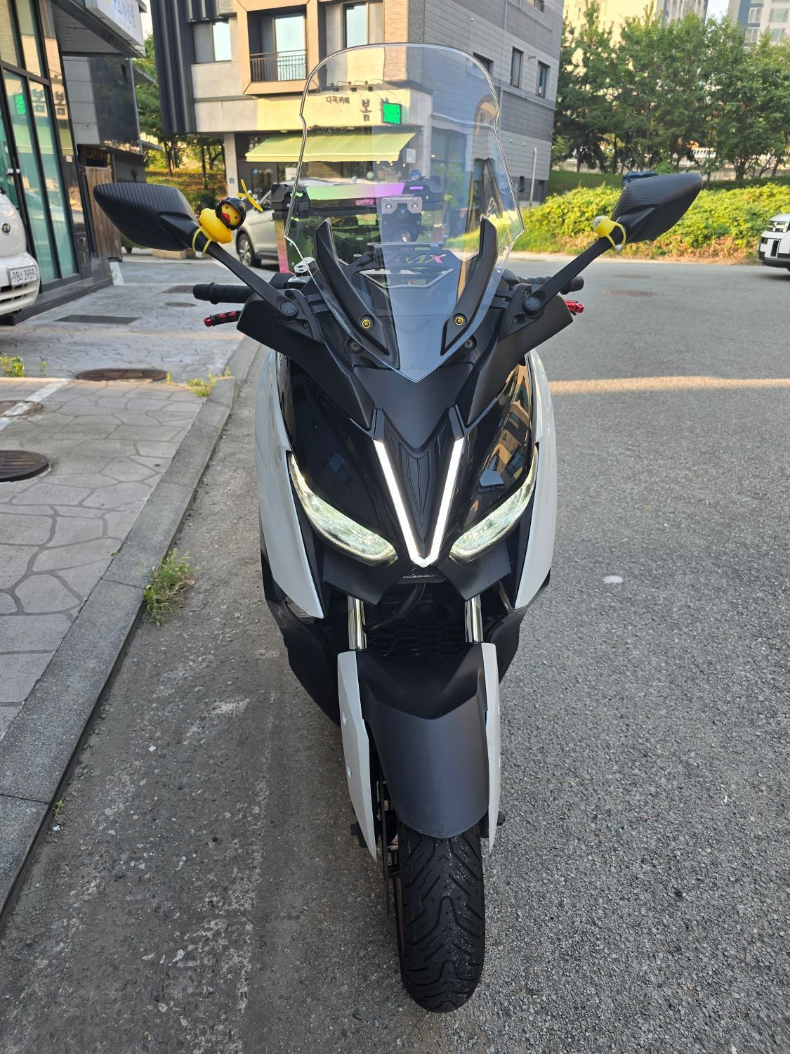 야마하 XMAX 300 ABS main