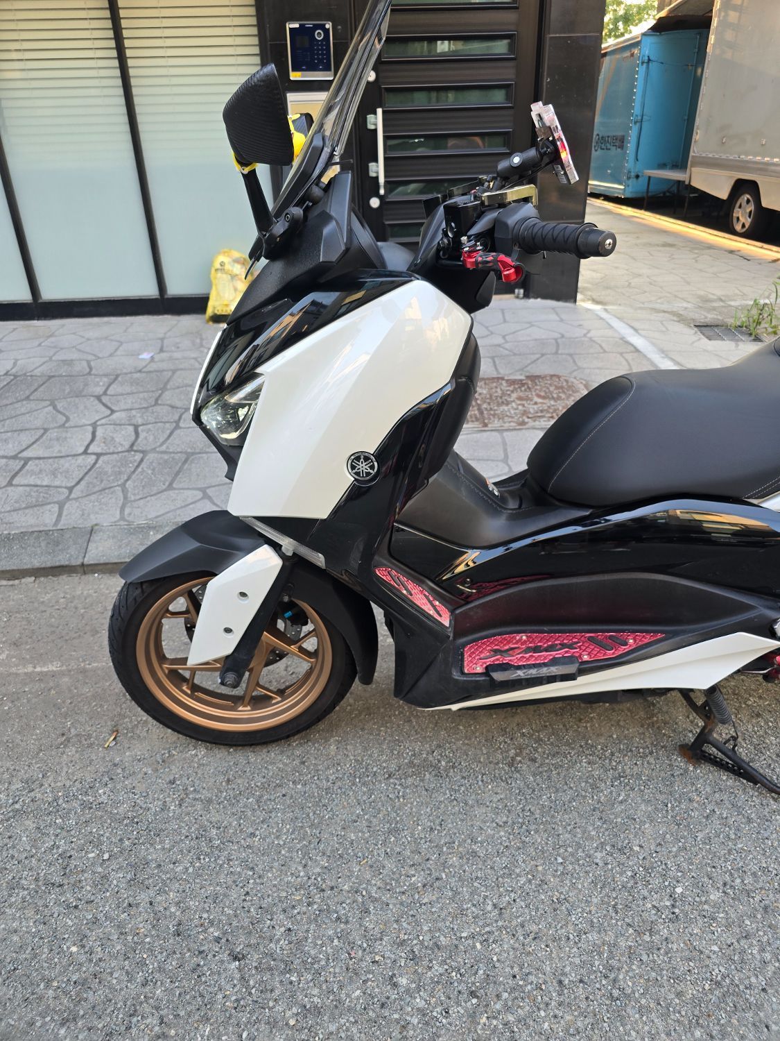 야마하 XMAX 300 ABS 4