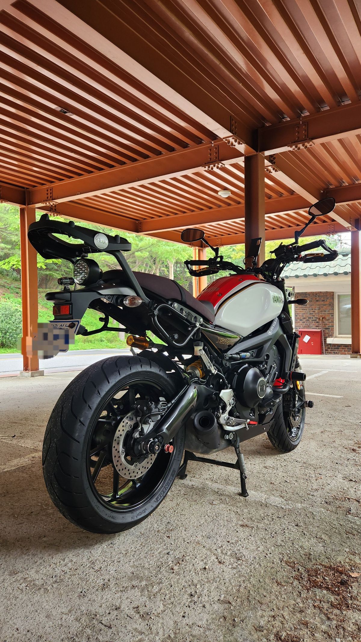 야마하 XSR 900 more