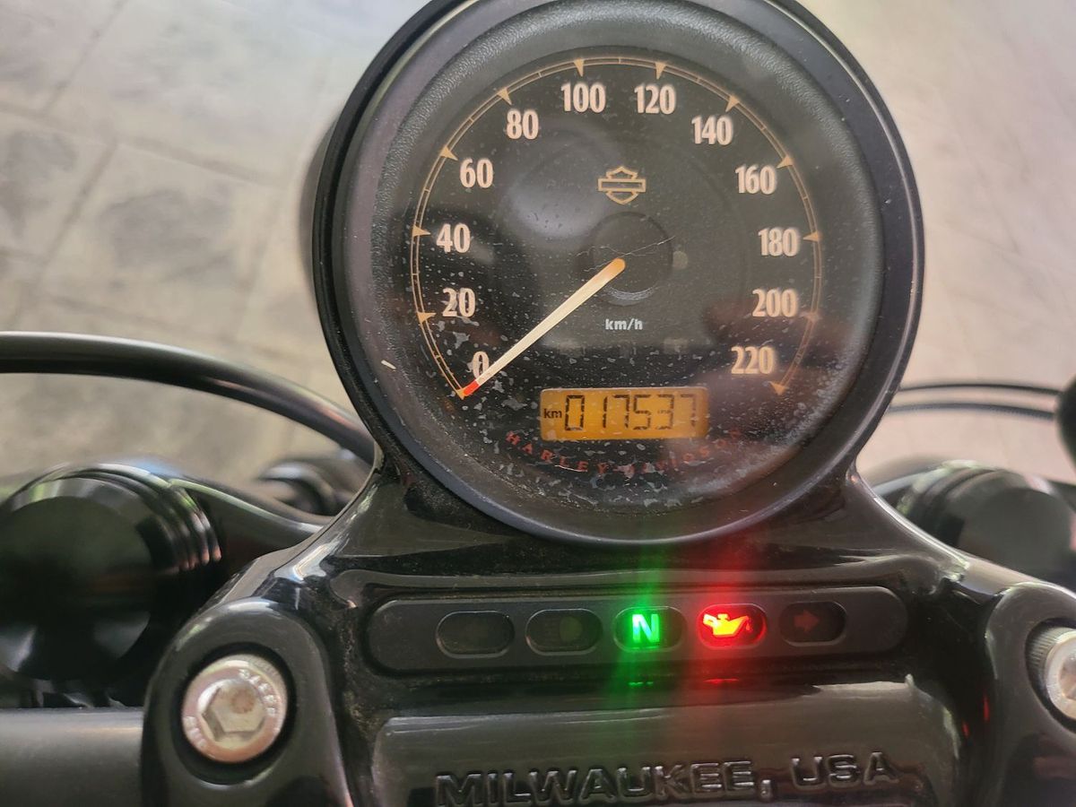 할리데이비슨 아이언 883 6