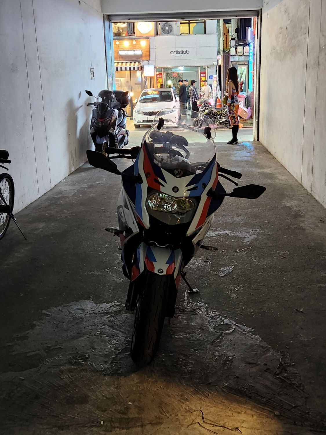 BMW M 1000 RR main