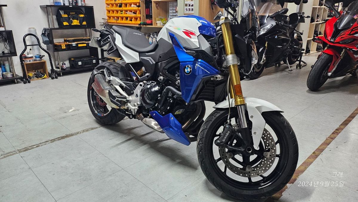BMW F 900 R more