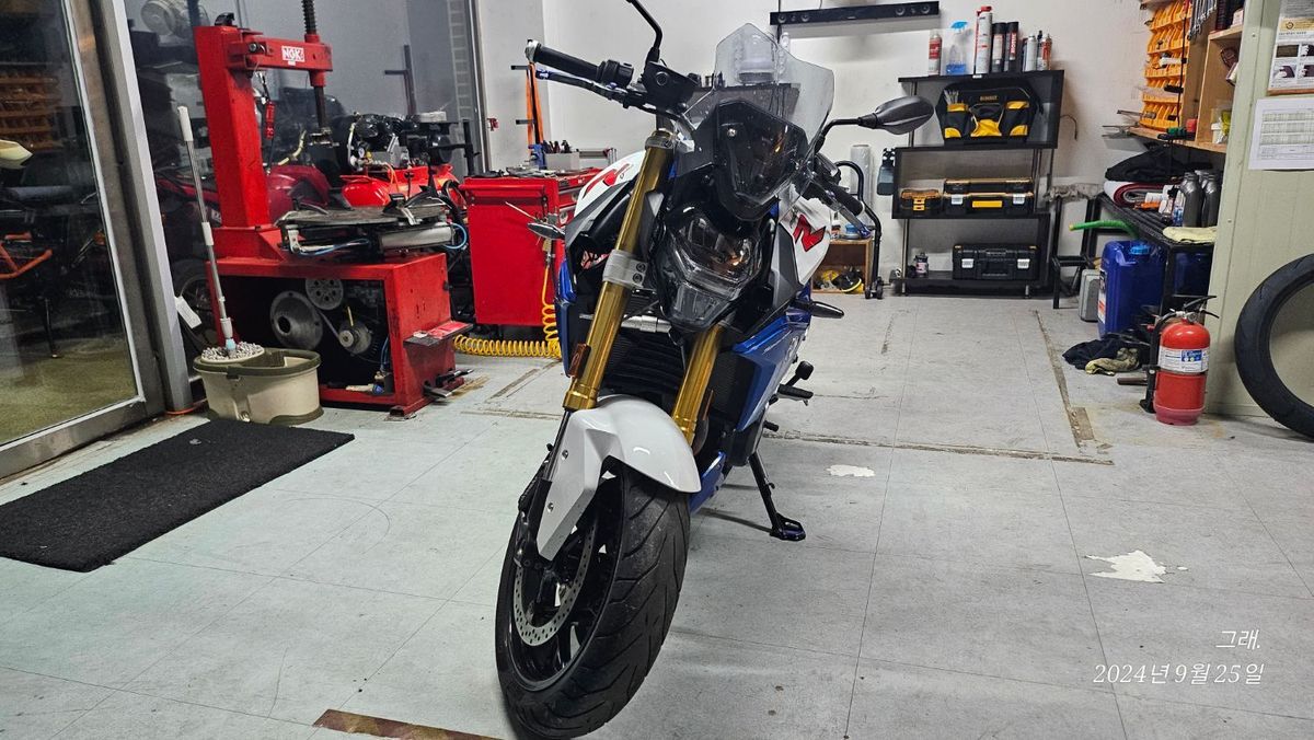 BMW F 900 R more