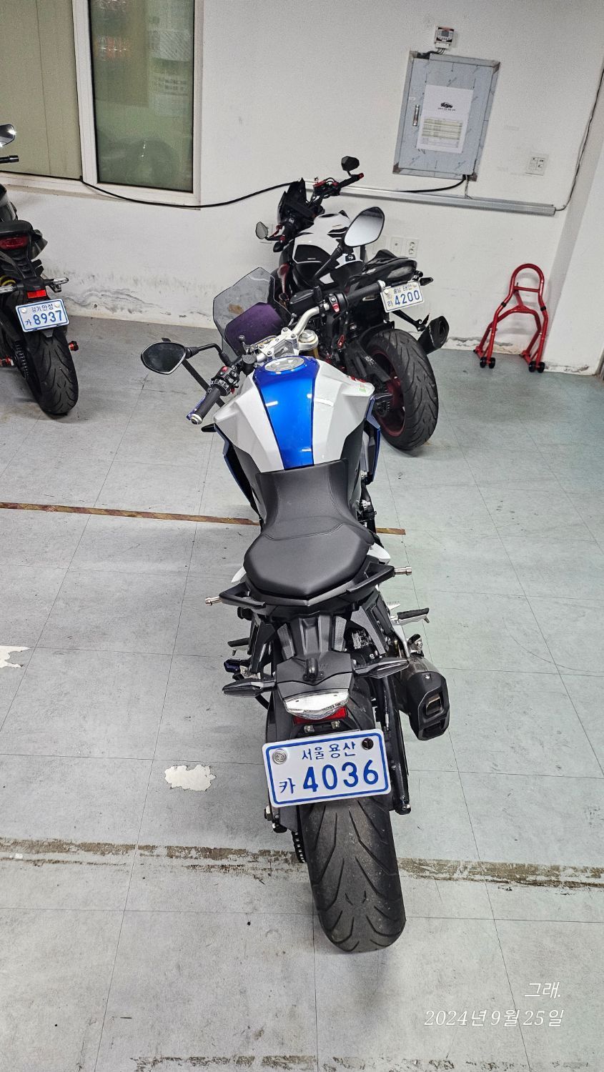 BMW F 900 R main