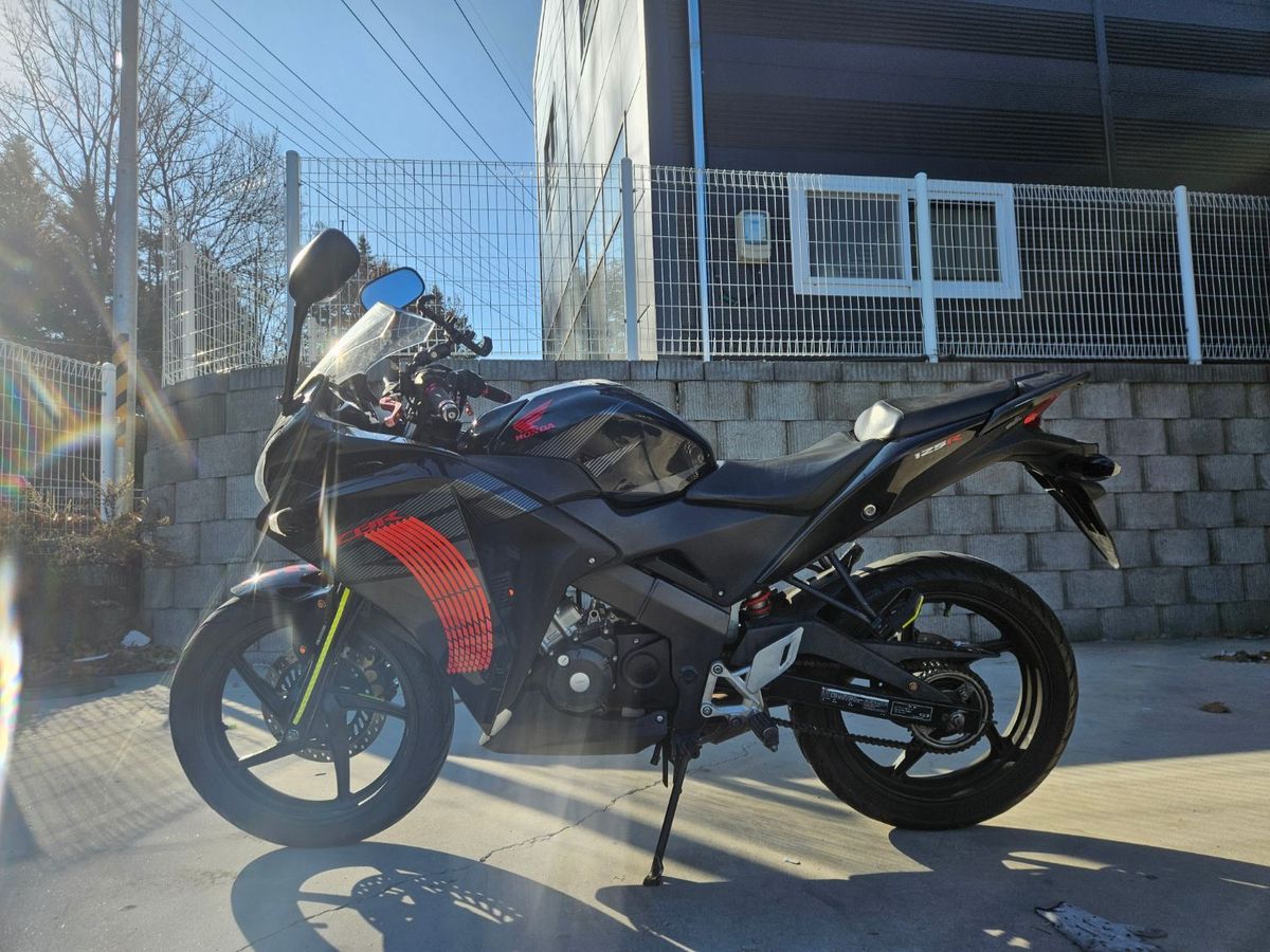 혼다 CBR 125 R main