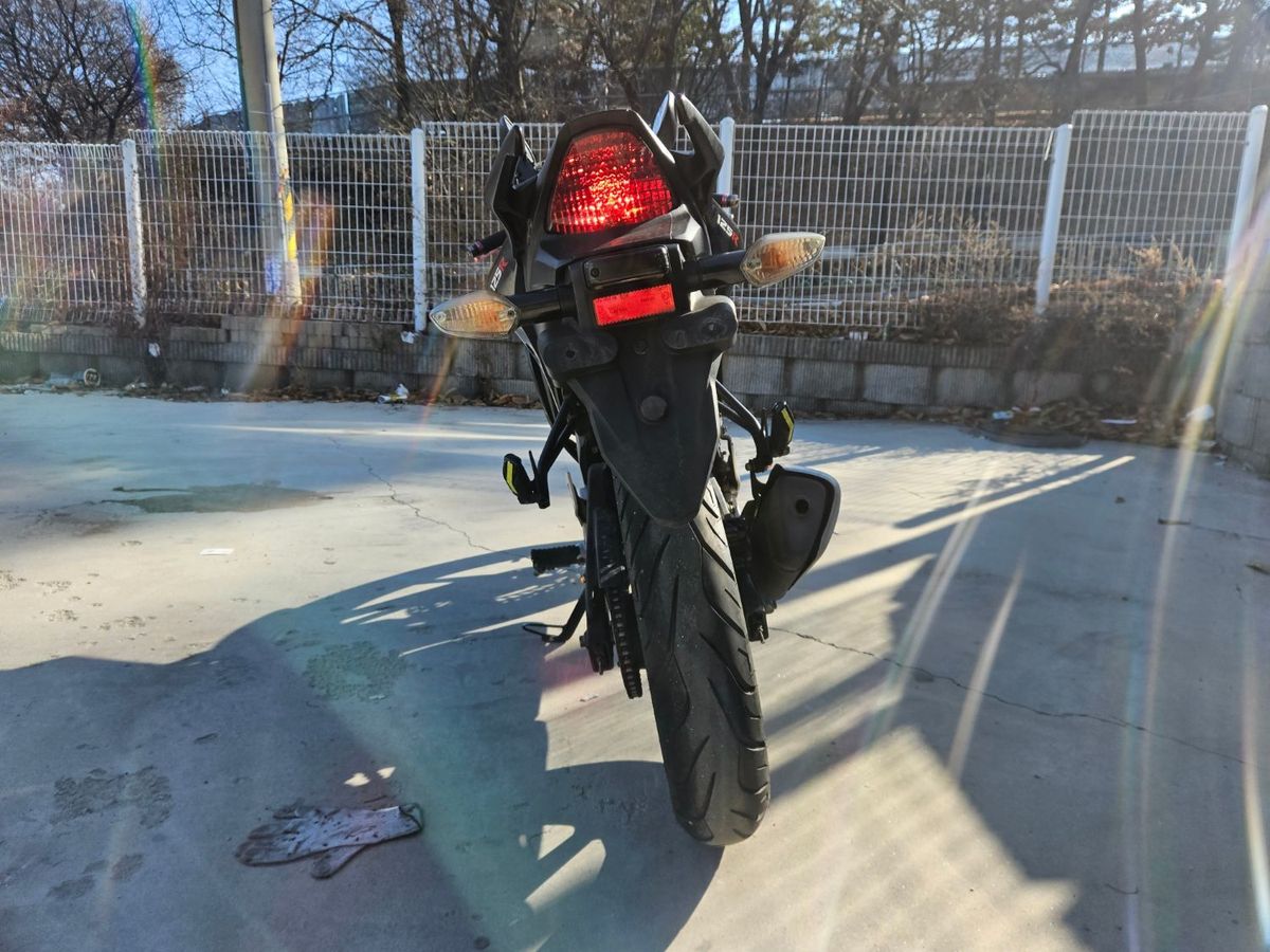 혼다 CBR 125 R 8