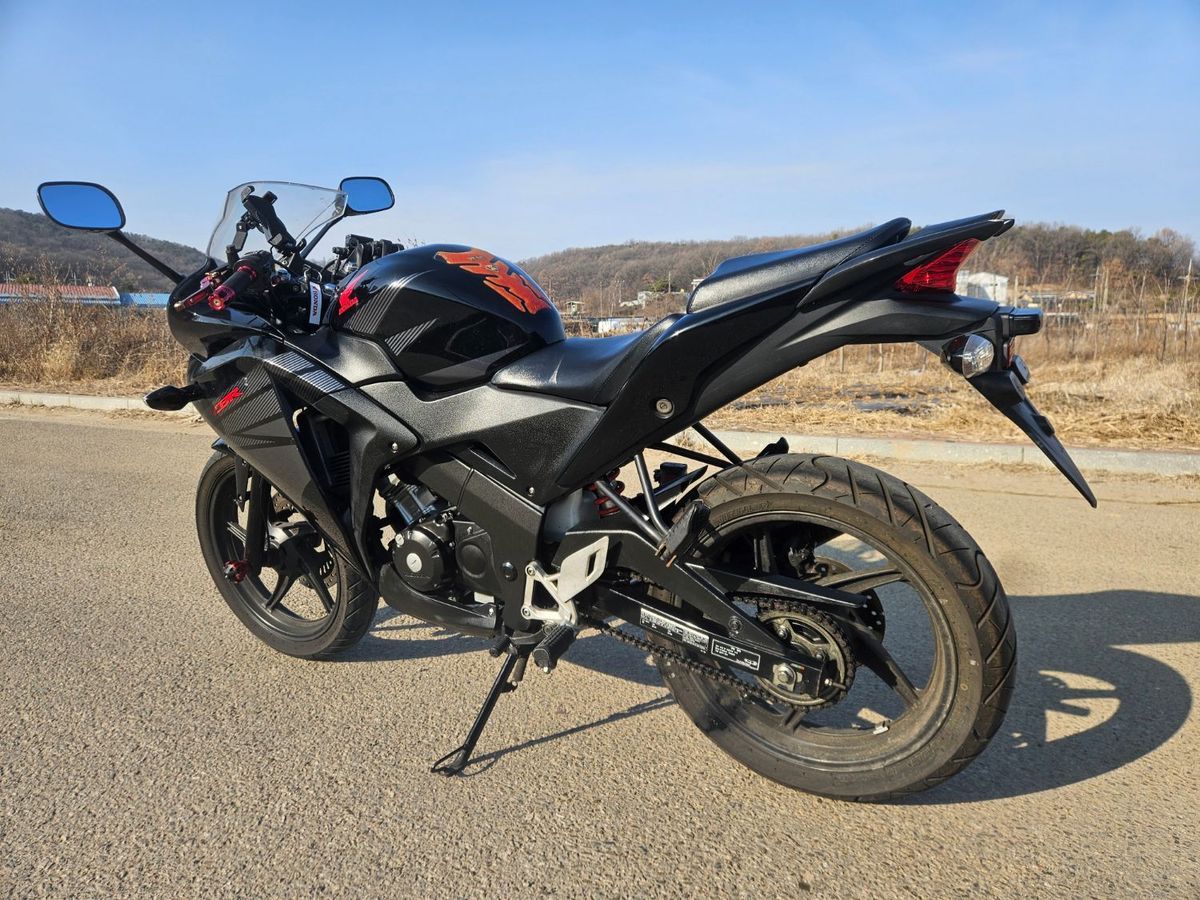 혼다 CBR 125 R 6