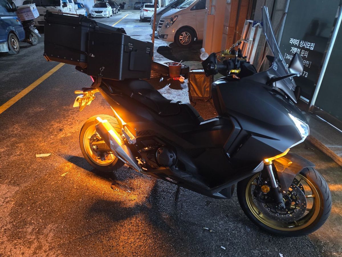 혼다 포르자 750 main