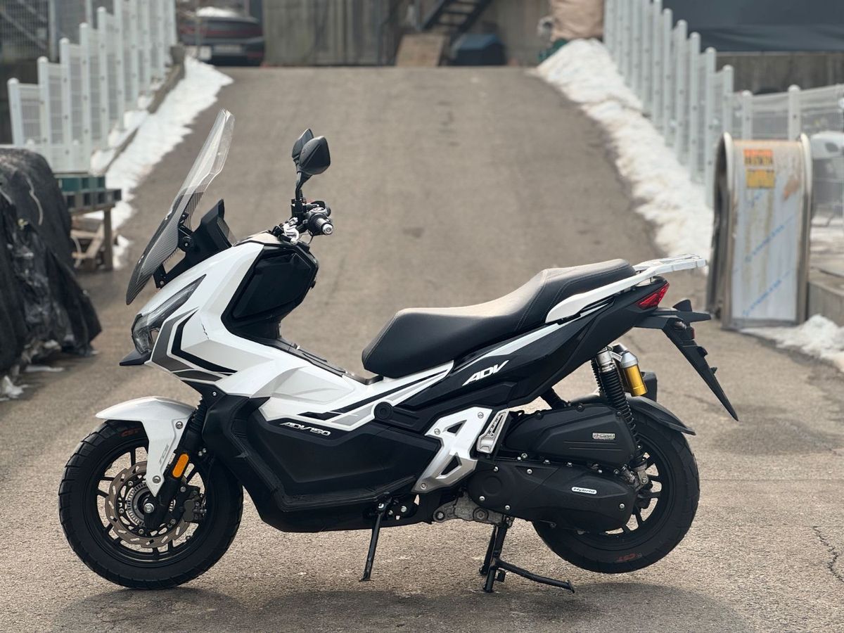  ADV 150 thumb 2