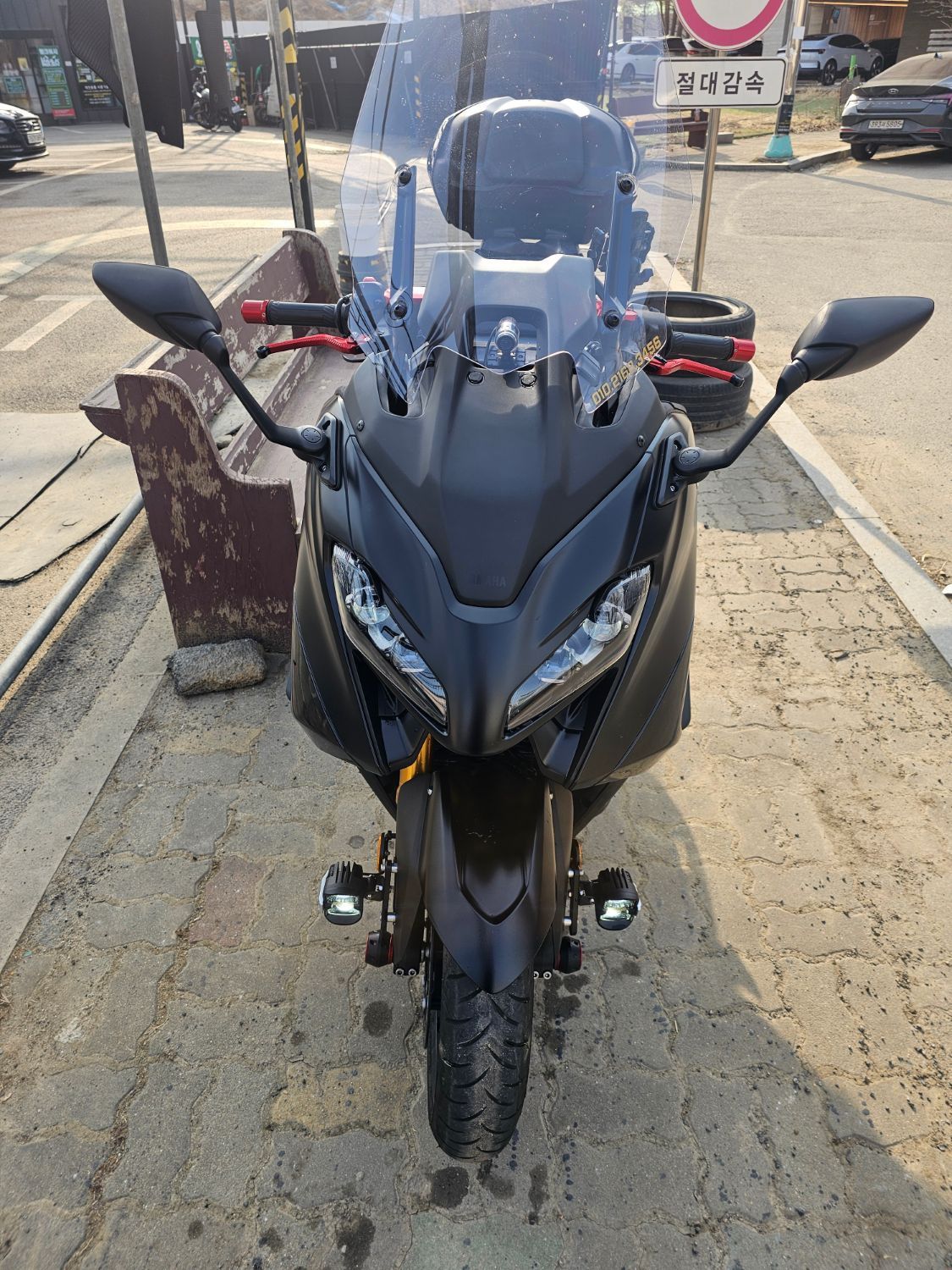 야마하 TMAX 560 main