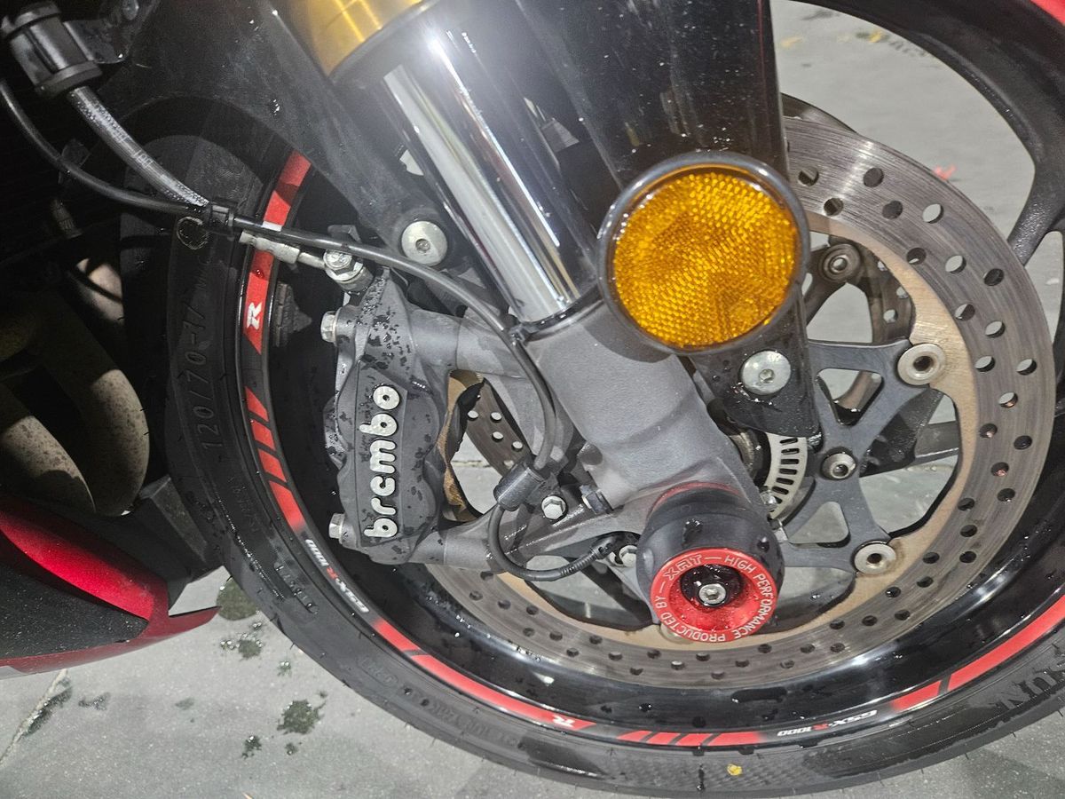스즈키 GSX S 1000 F 9