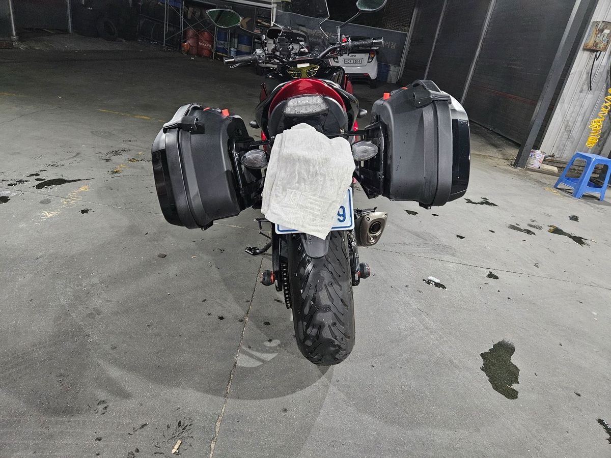 스즈키 GSX S 1000 F 8