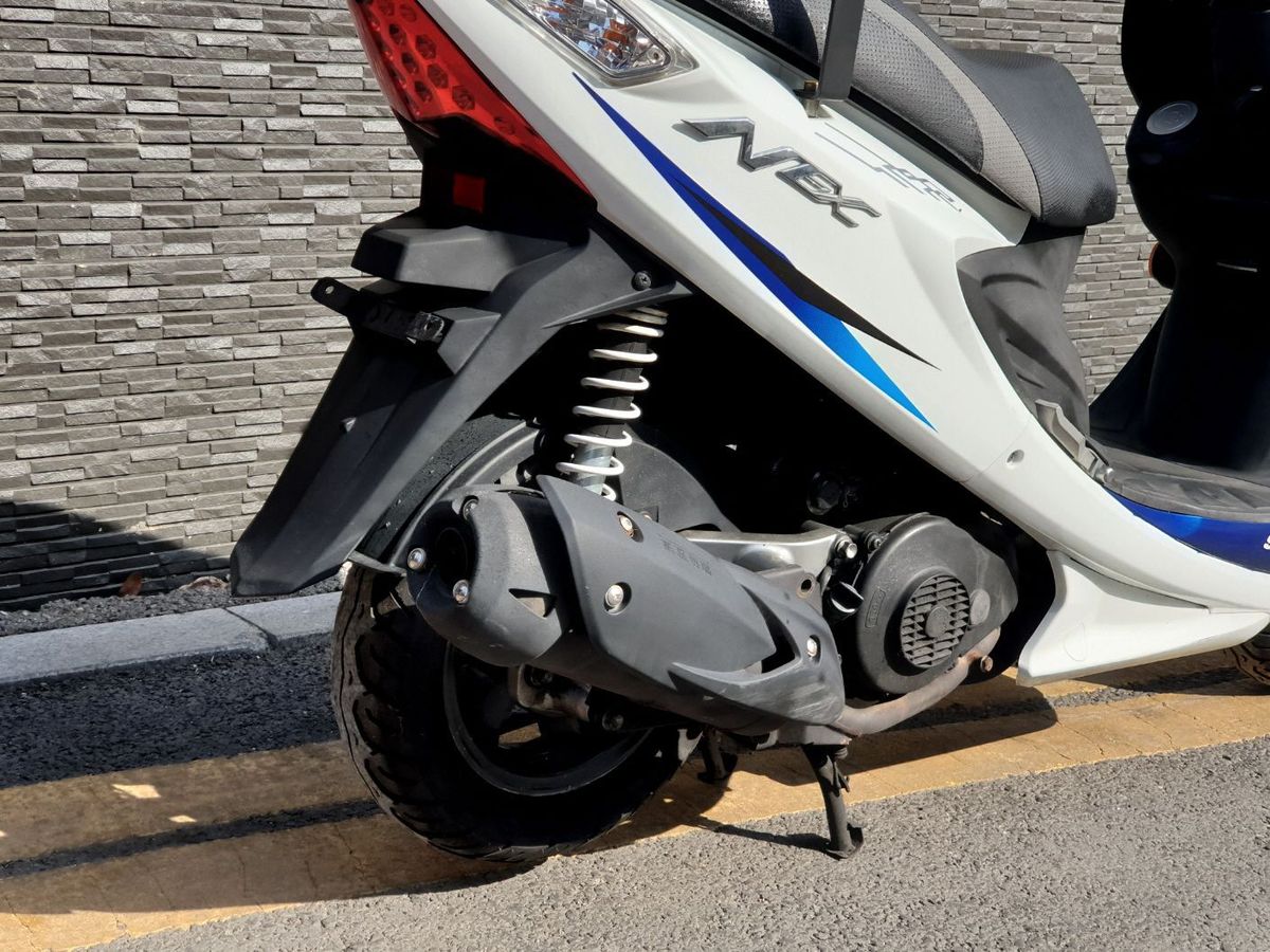 스즈키 GSR 125 NEX 10