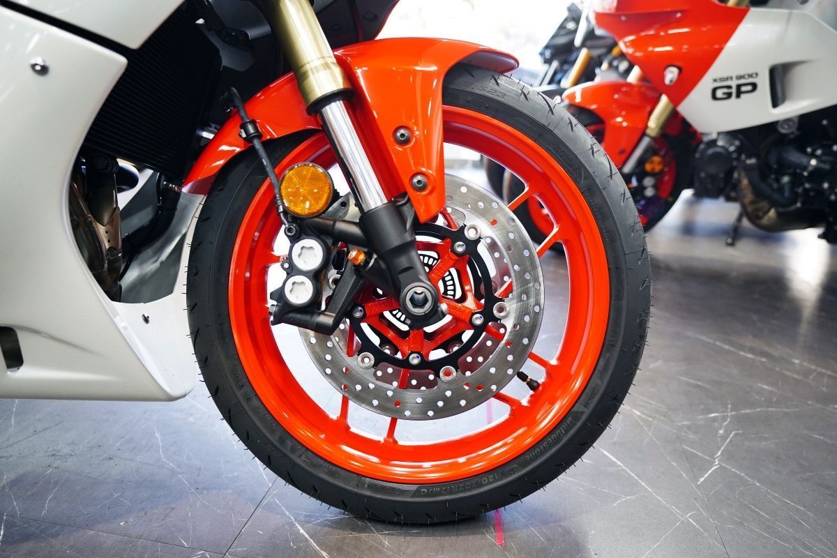 야마하 XSR 900 GP 11