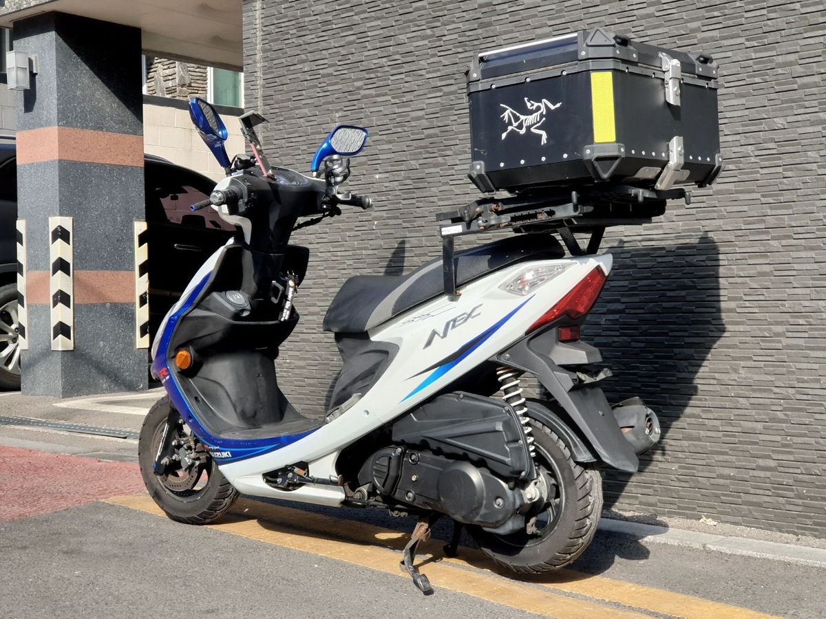 스즈키 GSR 125 NEX 13