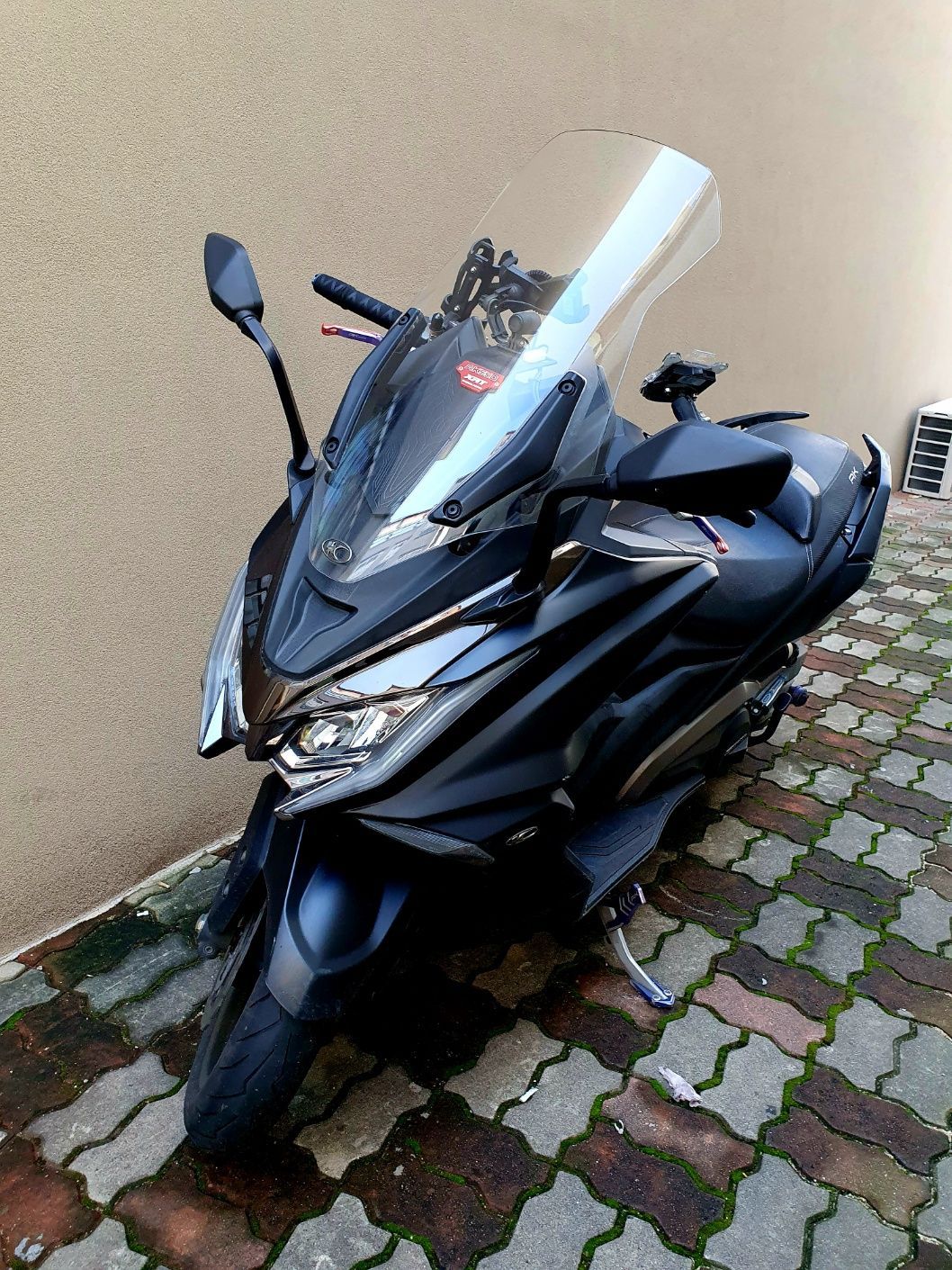 킴코 AK 550 i 7