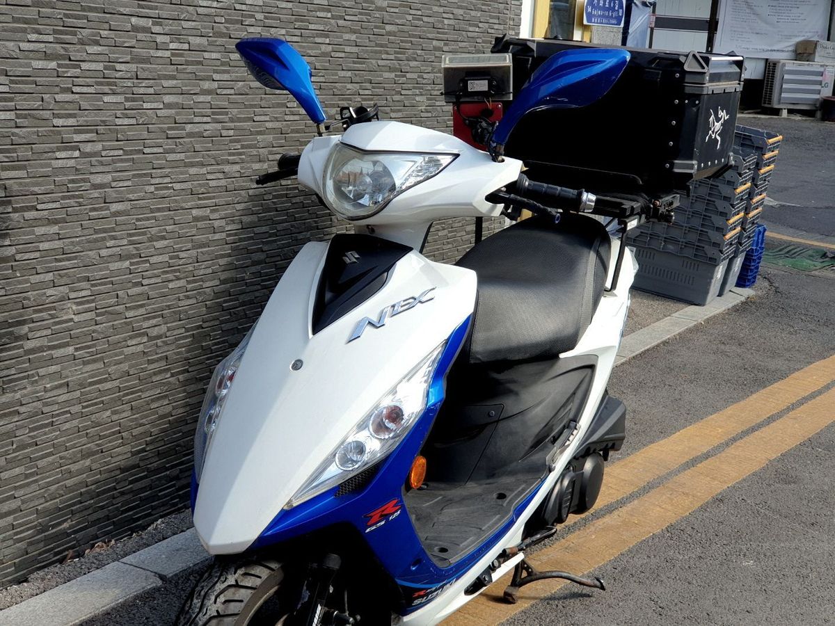 스즈키 GSR 125 NEX 16