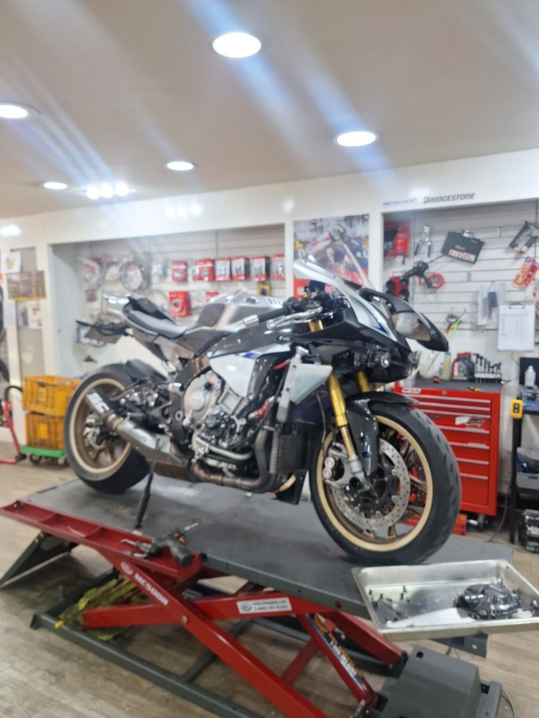 야마하 YZF R1 M more