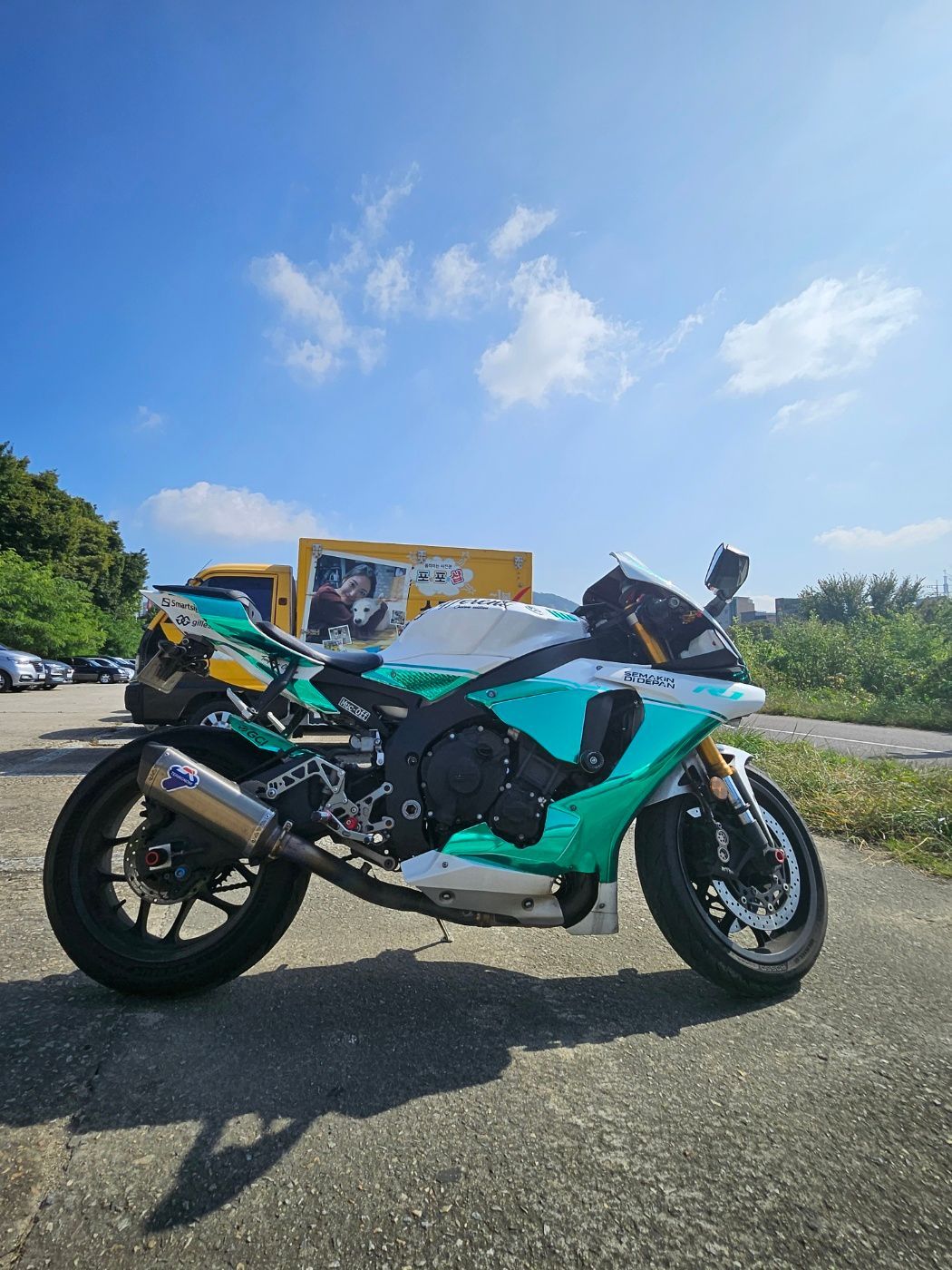 야마하 YZF R1 thumb 2