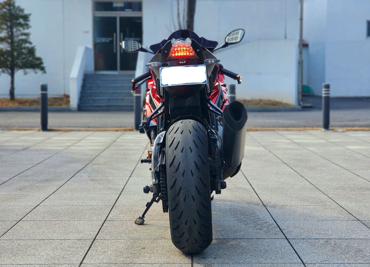 BMW S 1000 RR more