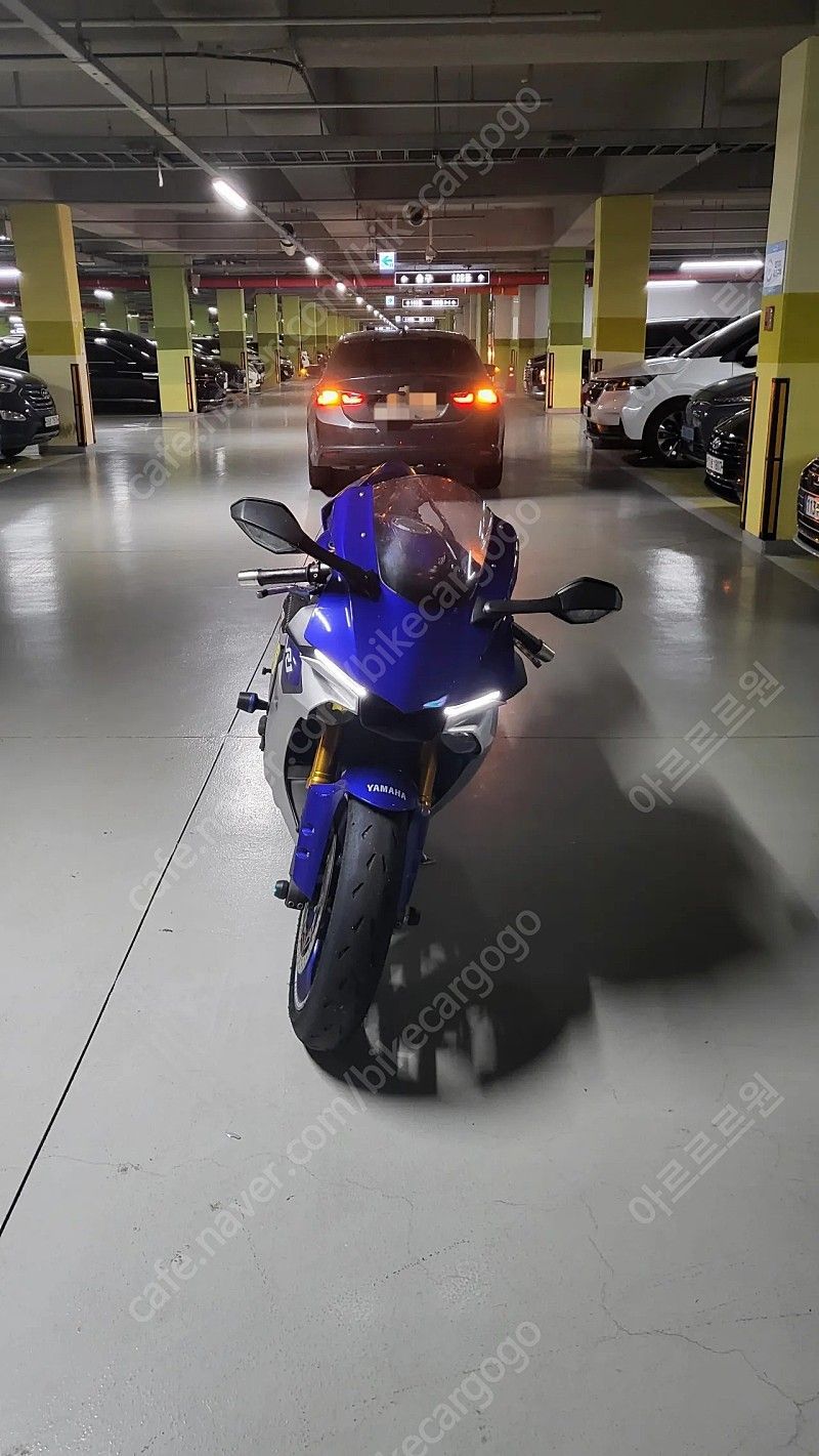 야마하 YZF R1 thumb 2