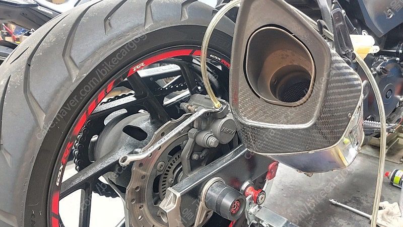 스즈키 GSX S 750 27