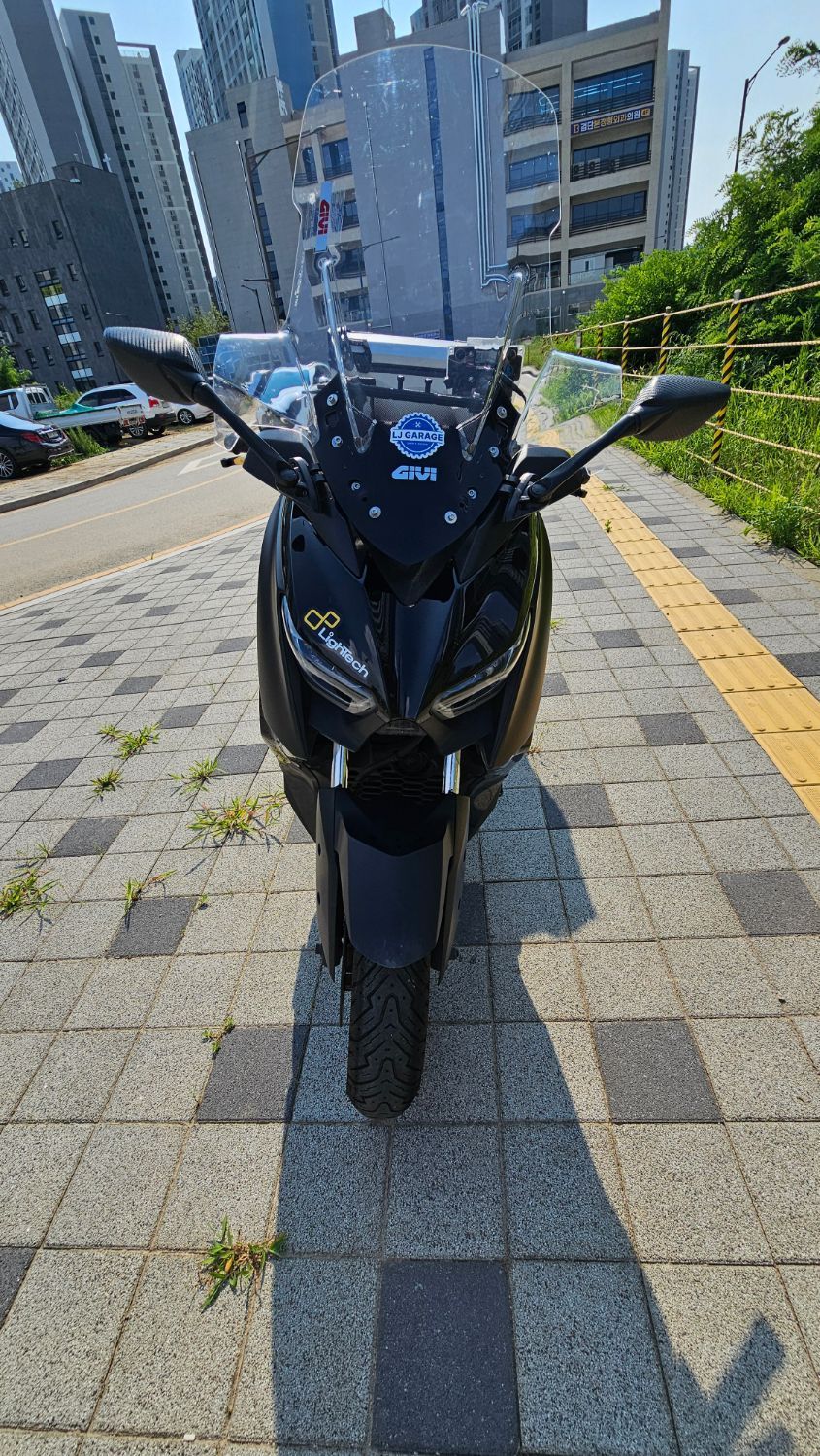 야마하 XMAX 300 ABS main