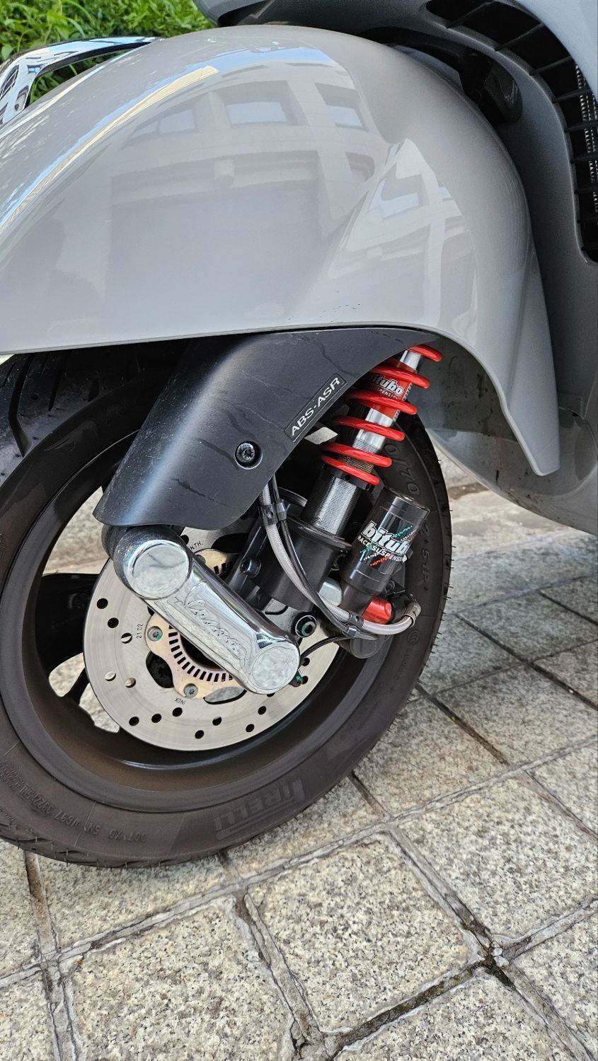 베스파 GTS 300 슈퍼스포츠 more