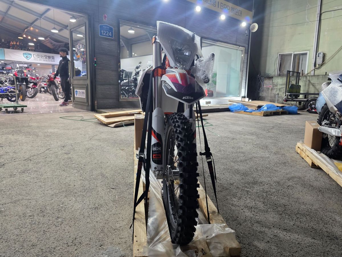 KTM 250 EXC F 식스데이 more