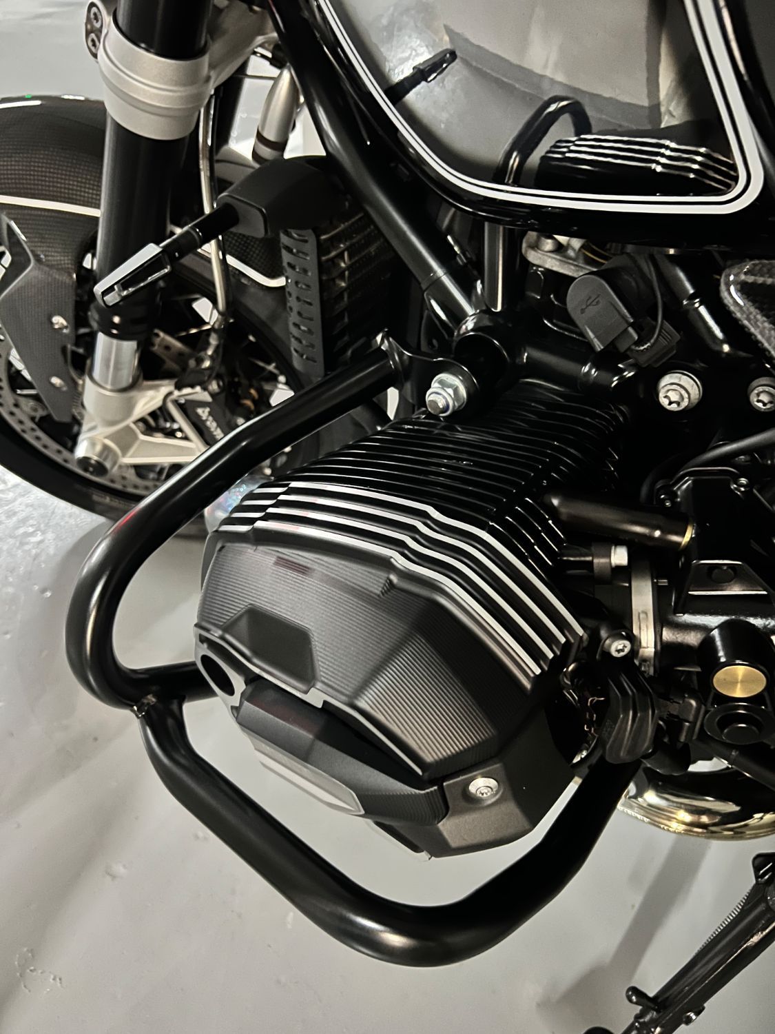 BMW R nine T  10