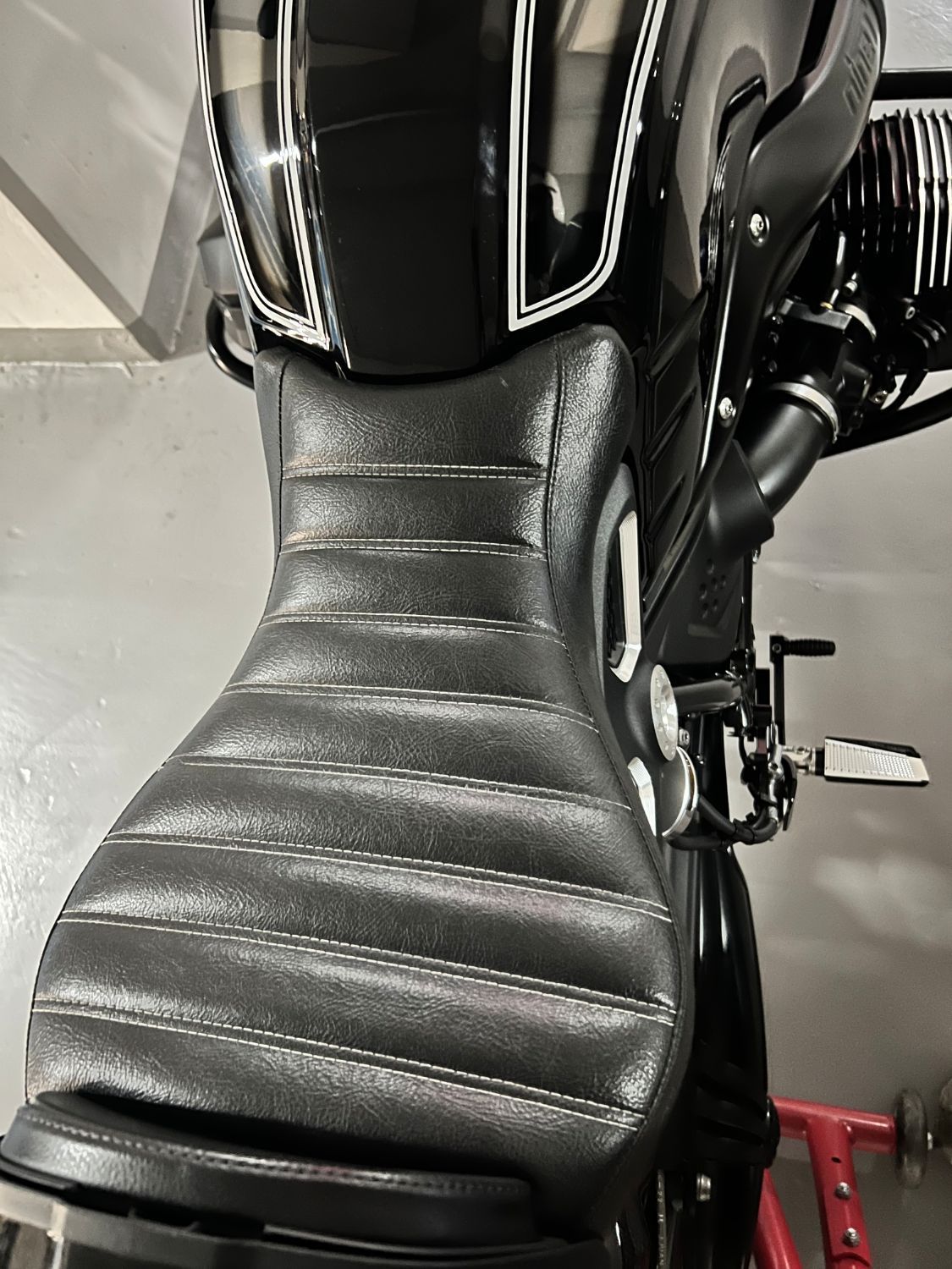 BMW R nine T  13
