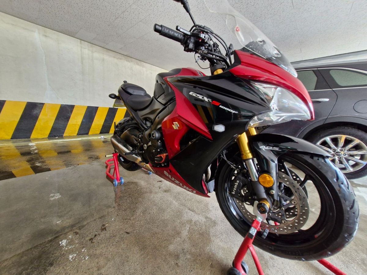 스즈키 GSX S 1000 F 4
