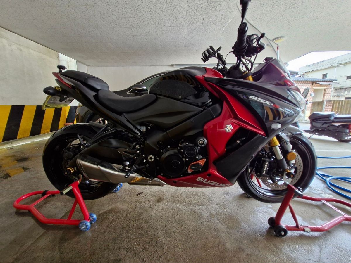 스즈키 GSX S 1000 F more